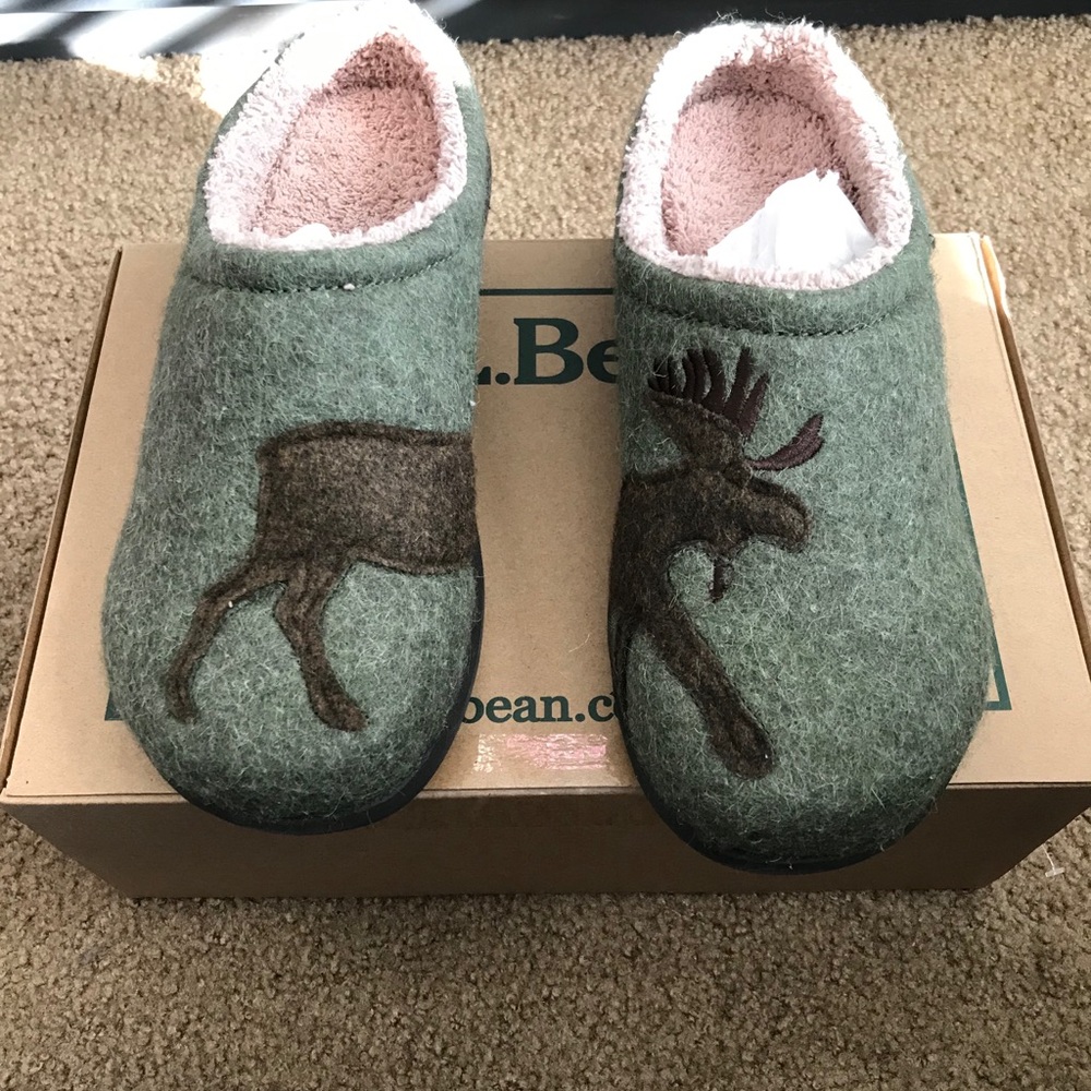 **NEVER WORN*** L.L. Bean slippers